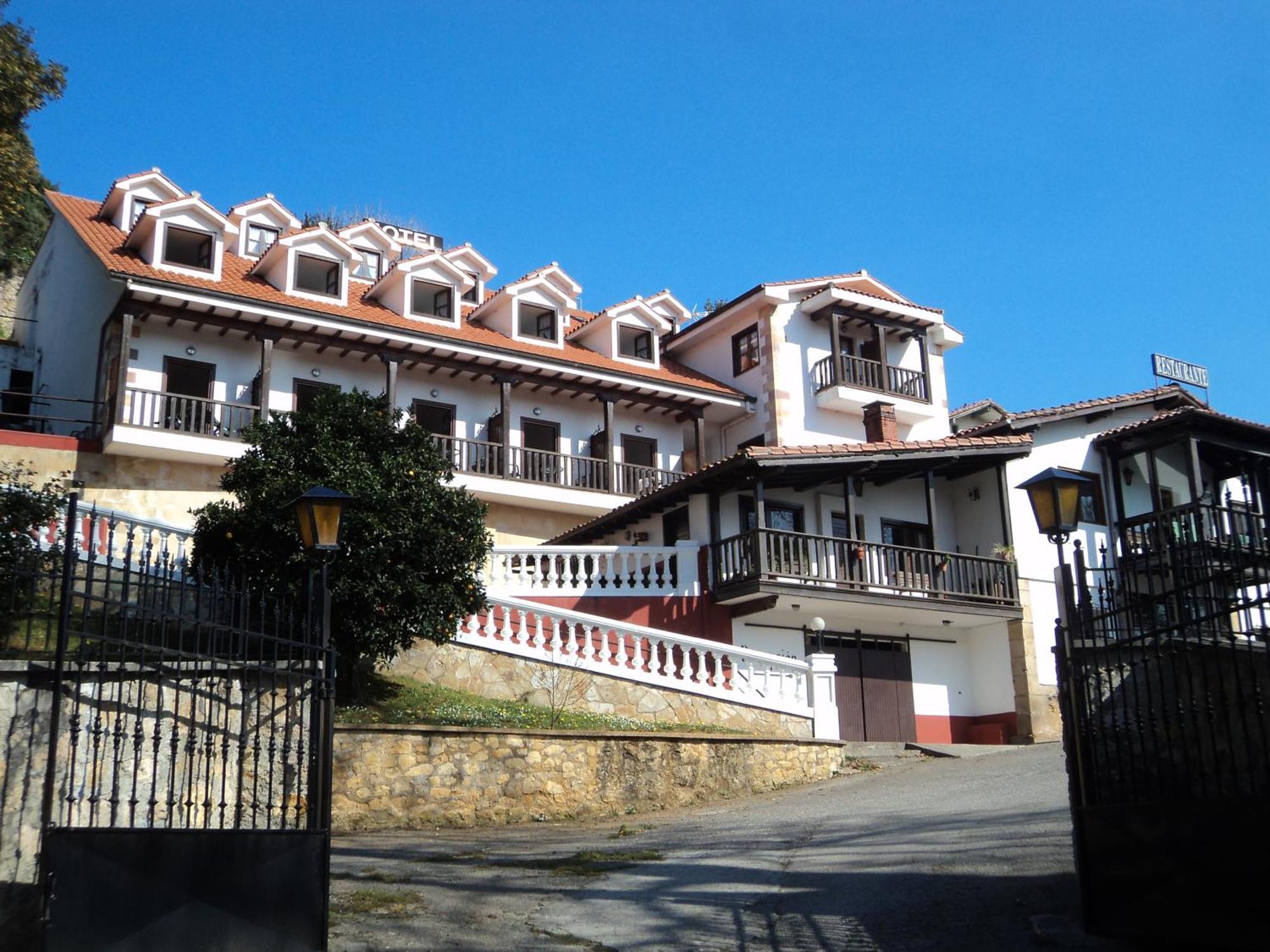 Hotel Solatorre Comillas Luaran gambar