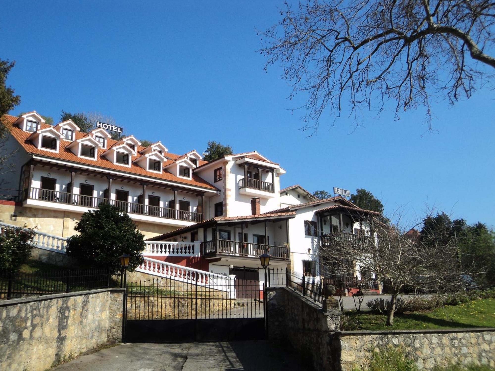 Hotel Solatorre Comillas Luaran gambar